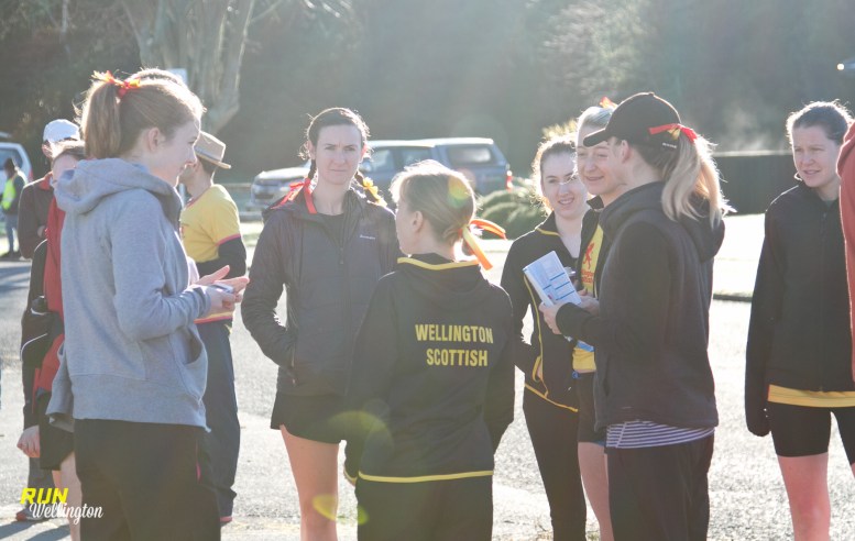Lindsay having a chat with her Scottish team members before the start